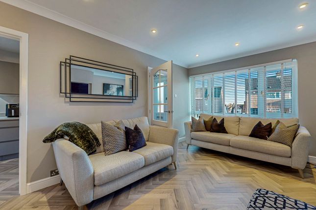 39 Fern Drive, Glasgow photo 3