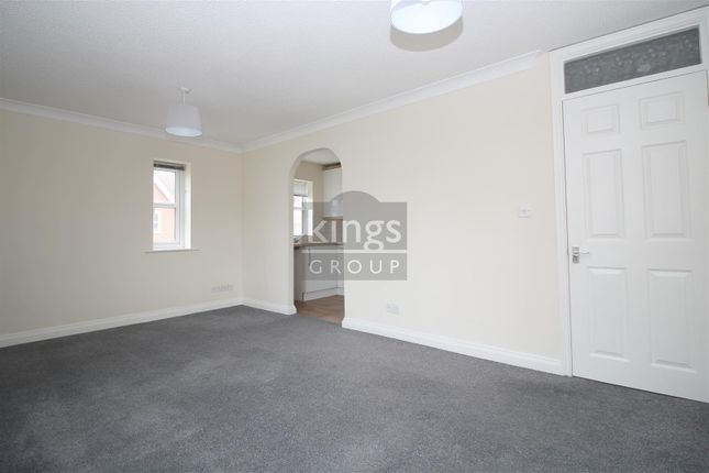 142, Aynsley Gardens, Harlow photo 3
