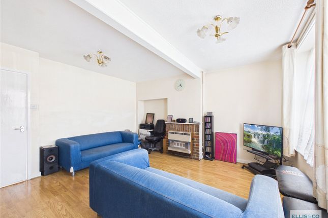 28, Cody Close, Harrow photo 3