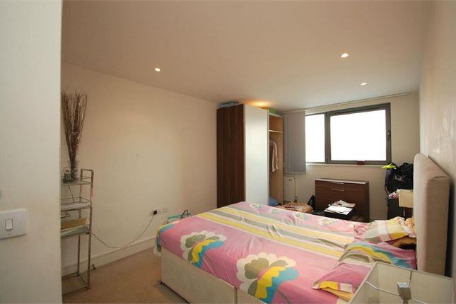 Flat 312, Central Apartments, Wembley photo 4