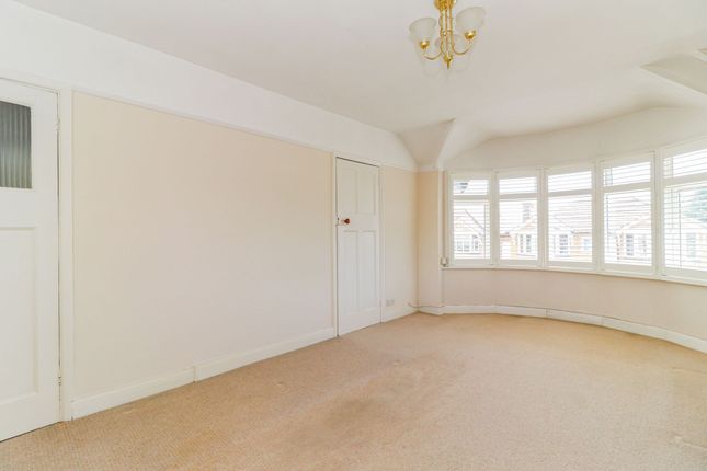 11 West Drive, Watford photo 5