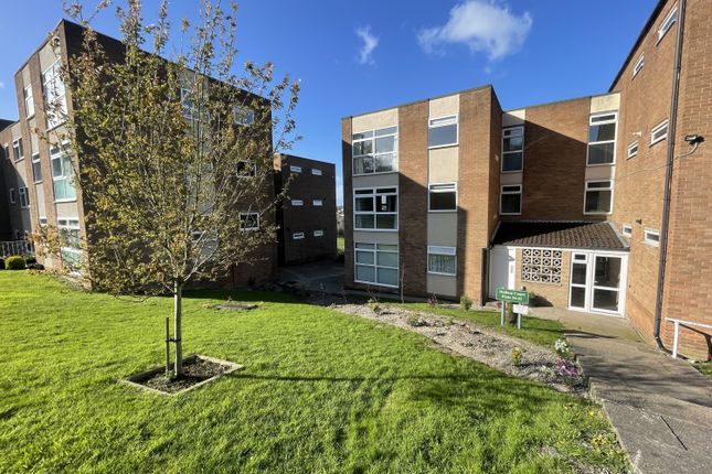 Flat to rent in Hallam Court, Pembroke Road, Dronfield