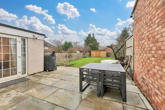 3 Poplar Close, Ware photo 2