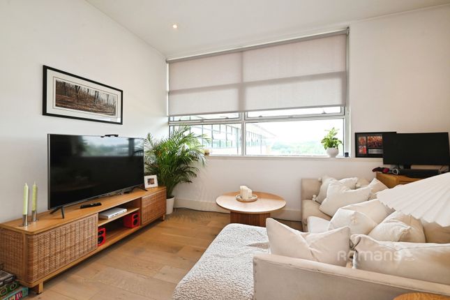 50, Compass Court, Cain Road photo 3