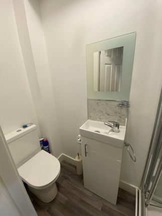 Room to rent in Grangefield Avenue, Room Two, New Rossington, Doncaster