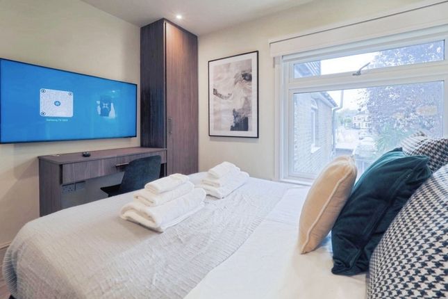 Room 4, 14, Wellington Road, Hertfordshire photo 3