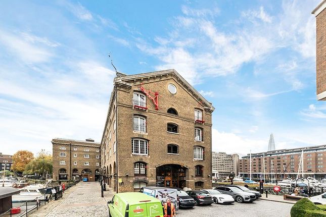 Flat to rent in Ivory House, East Smithfield, London