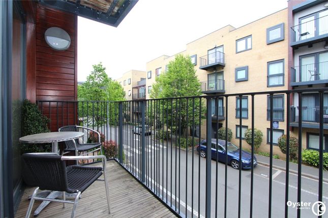 Flat to rent in Unwin Way, Stanmore