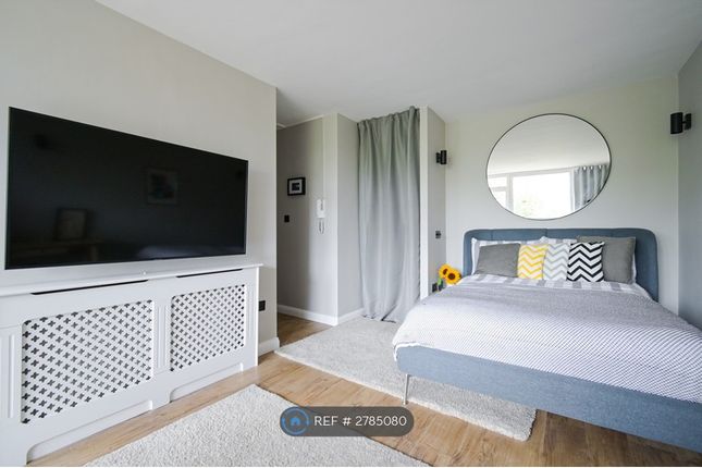 Vauxhall Bridge Road, Flat  Morgan House, London photo 4