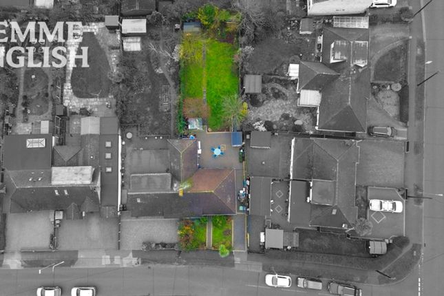 1 Laburnum Avenue, Wickford photo 2