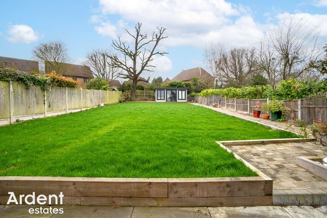 19 Green Trees Avenue, Chelmsford photo 2