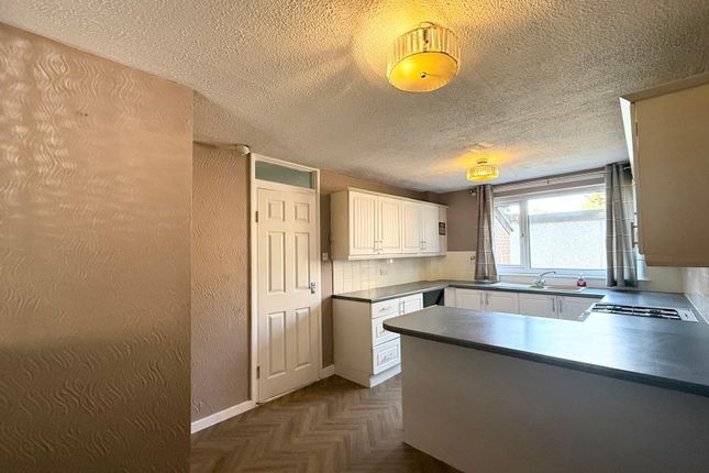 25, Snowden Vale, West Yorkshire photo 5