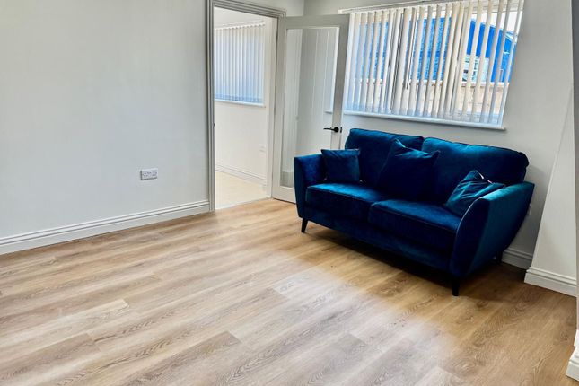 260 Southmead Road, Bristol photo 3