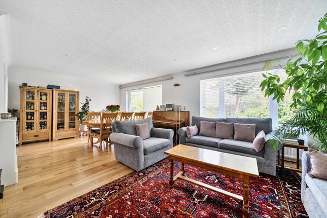 72a, Oakleigh Park North, Whetstone photo 4