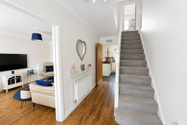 34, Clos Joslin, Bridgend photo 2