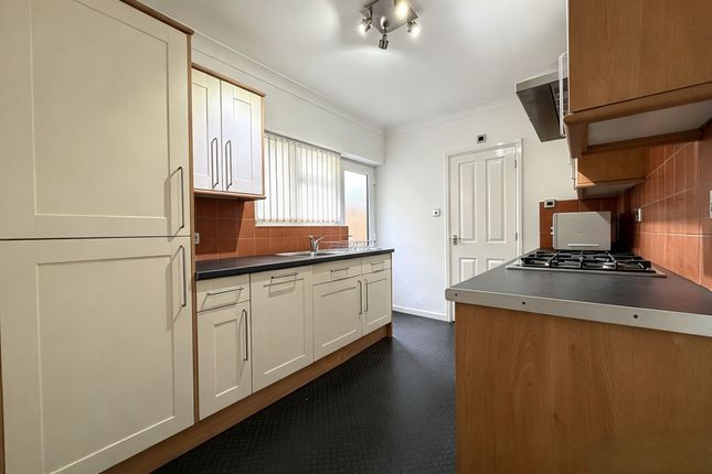 18 Ipswich Street, Swindon photo 3