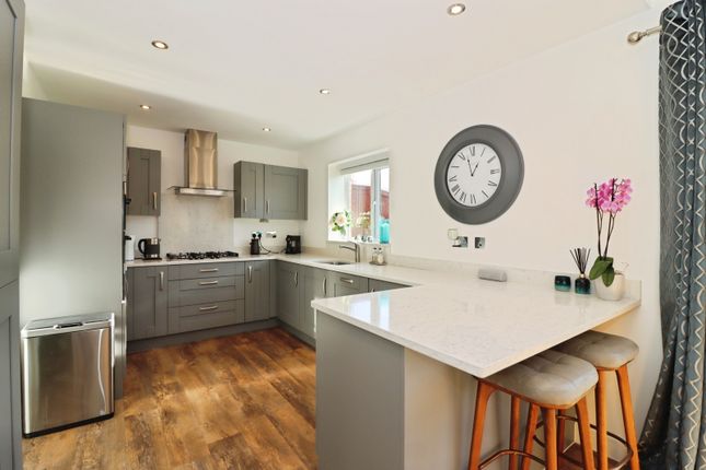 16, Nether View, Chesterfield photo 2
