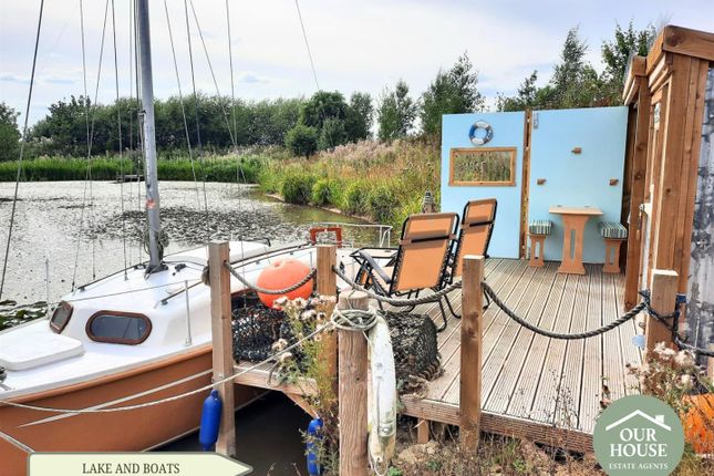 Lake And Boat Accommodation