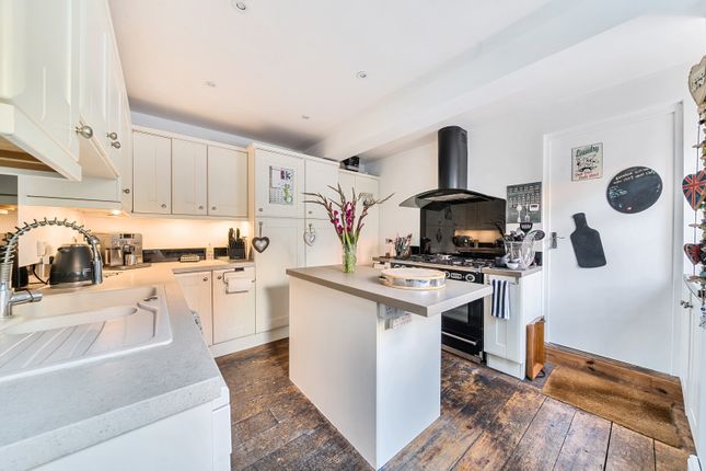 Ruxbury Cottage,, St. Anns Hill Road, Chertsey photo 4
