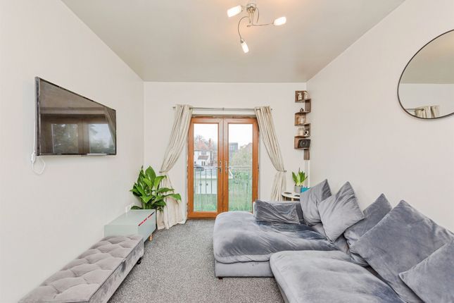 68, Trident Close, Birmingham photo 3