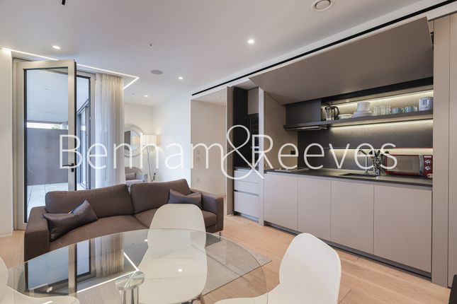 Flat to rent in Buckingham Palace Road, Victoria