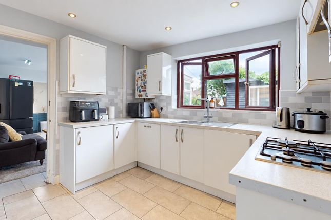33, Chestnut Crescent, Milton Keynes photo 4