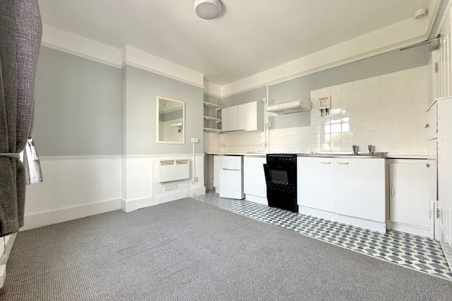 33, Brighton photo 2