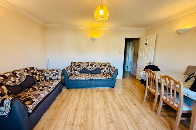 Flat 6 Carrington Lodge, 27-29, Forty Avenue, Wembley photo 3