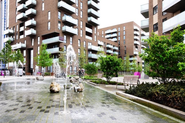Thumbnail Triplex to rent in East India Dock Road, London