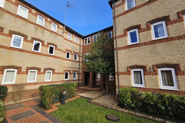 1-bed flat on Flat 6 Bridge Street, Thrapston, Kettering, £800/mo