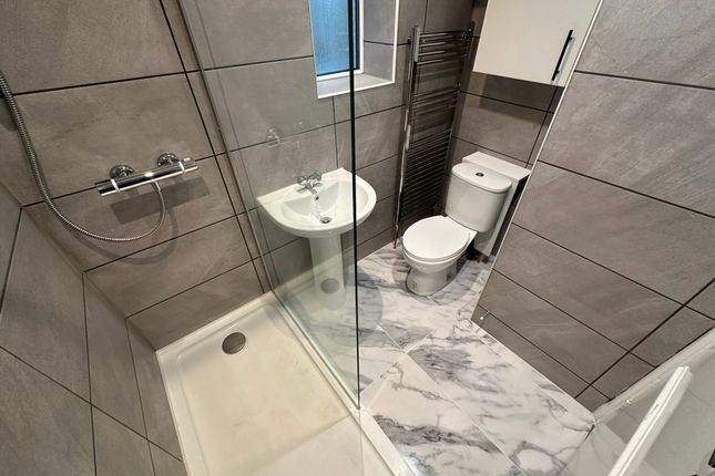 37 Connell Crescent, London photo 3