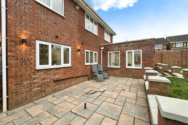 Detached house for sale in Ravenhill Way, Luton
