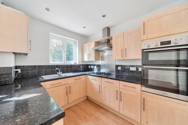 64, Thurleston Avenue, Morden photo 2