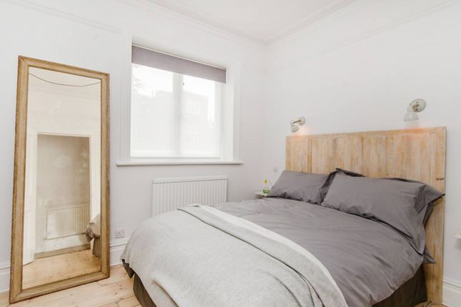 Flat to rent in Crediton Hill, West Hampstead, London