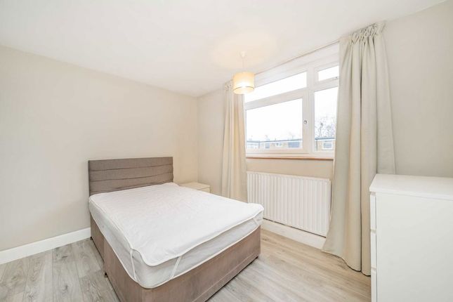 Flat 11, Crescent Court, Park Hill, London photo 4