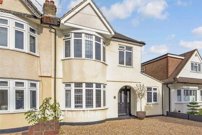 3, Glamis Drive, Hornchurch photo 2