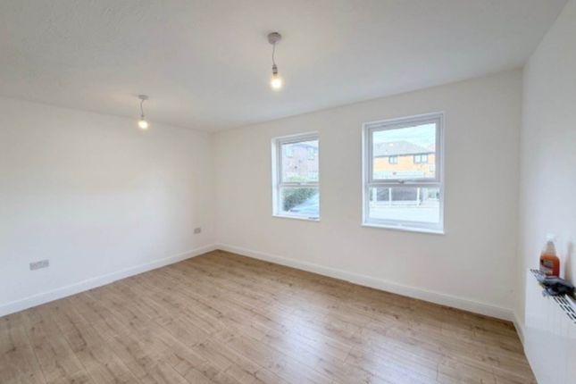 28, Harper Road, London photo 2