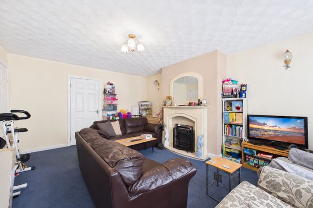 82 Blundell Road, Hightown, Merseyside photo 3