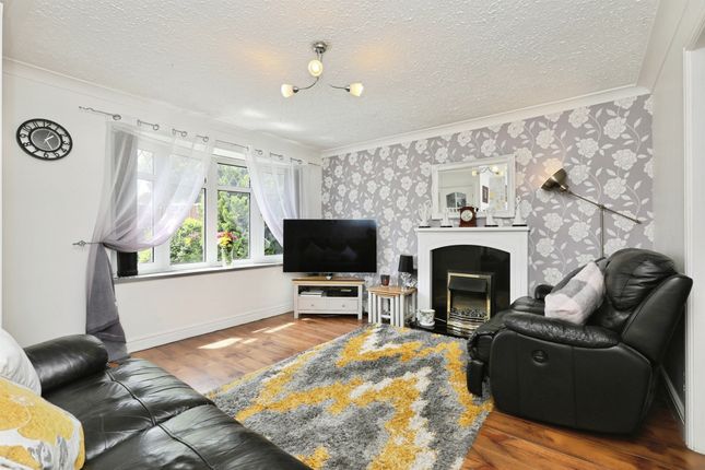 44, Rochester Close, Worksop photo 3