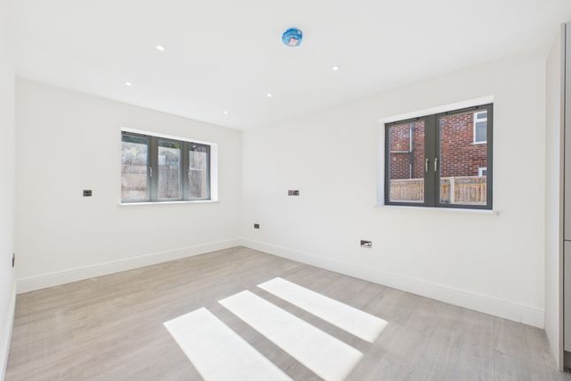 Flat 1, 171-173 Kingsmead Road, High Wycombe photo 4