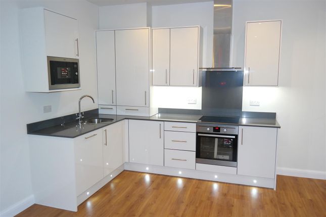 14, Woodland Court, St Albans photo 2