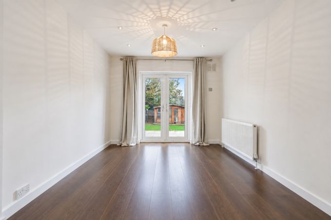 64, Elgin Avenue, Romford photo 4