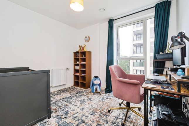 Flat 19, 31, Mahindra Way, London photo 4