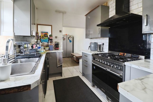 2, Axminster Road, Cardiff photo 4
