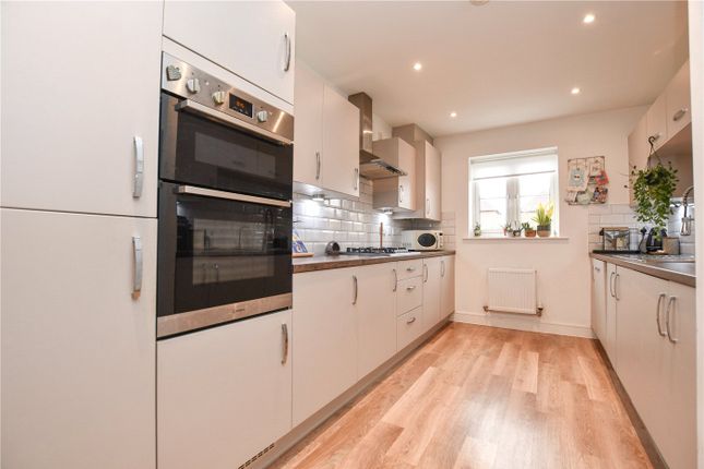 23, Cedar Grove, Wokingham photo 2