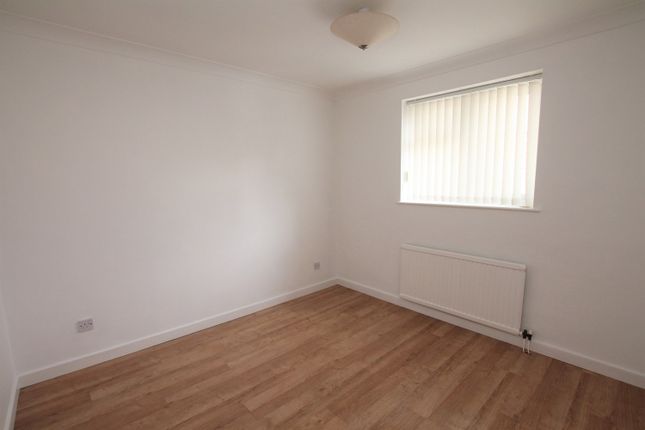 37, Queens Drive, Cottingham photo 5