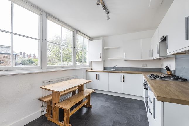 Thumbnail Flat to rent in Summer Road, Thames Ditton