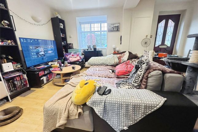 2 Villier Court,, Villier Street, Uxbridge photo 2