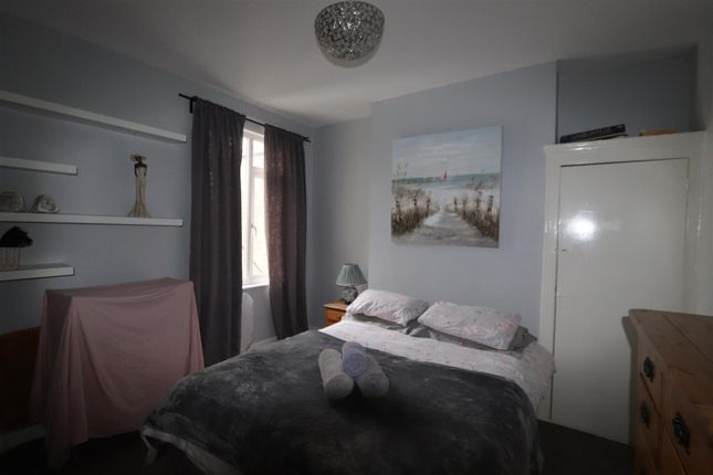 Flat to rent in San Remo Parade, Westcliff-On-Sea