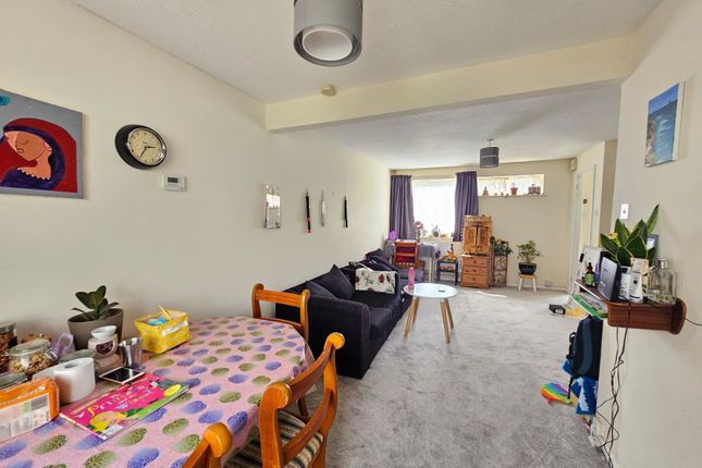 19, Robinia Green, SOUTHAMPTON photo 5